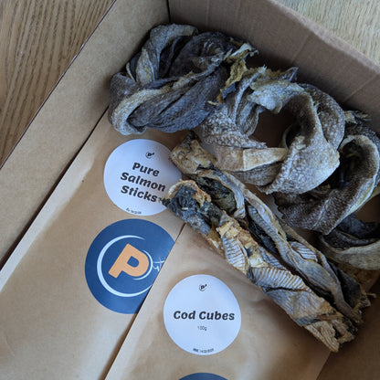 You can see every item inside - the cod donuts and fish fingers are at the top and the cod cubes and salmon stick are in brown craft bags. You can only see the labels because the photo is a close up
